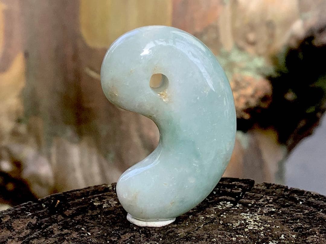 ✳吉祥開運　古代からの縁起良い糸魚川翡翠勾玉　本物ジェダイト‼️ 機械鑑定書付…