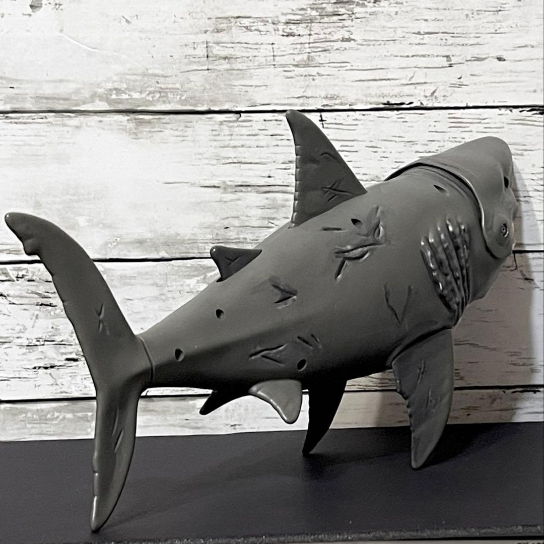 メガロドン　アクションフィギュア　ティラノサウルス付き