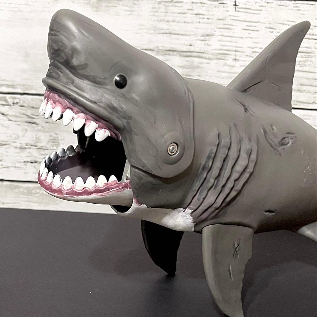 メガロドン　アクションフィギュア　ティラノサウルス付き