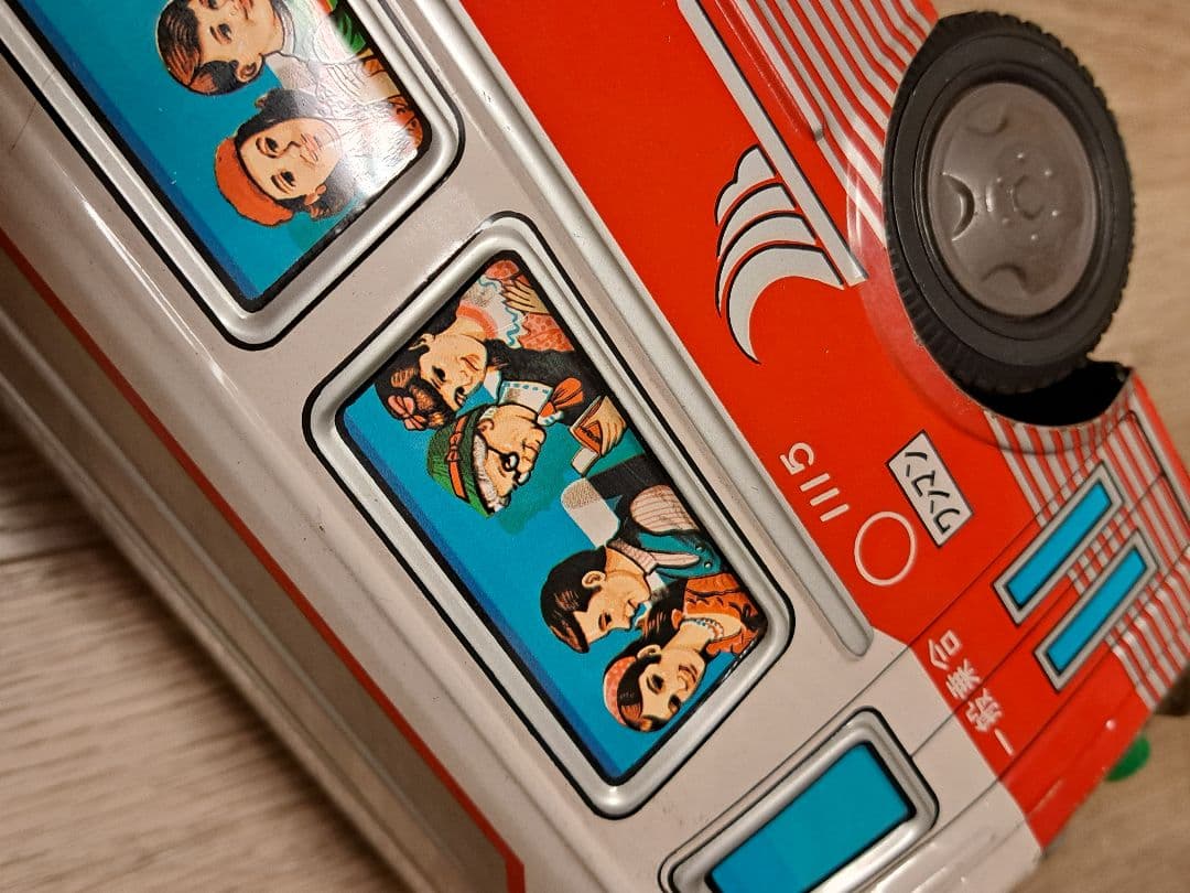 送料無料 ブリキ製イチコー東名急行バス 48cm