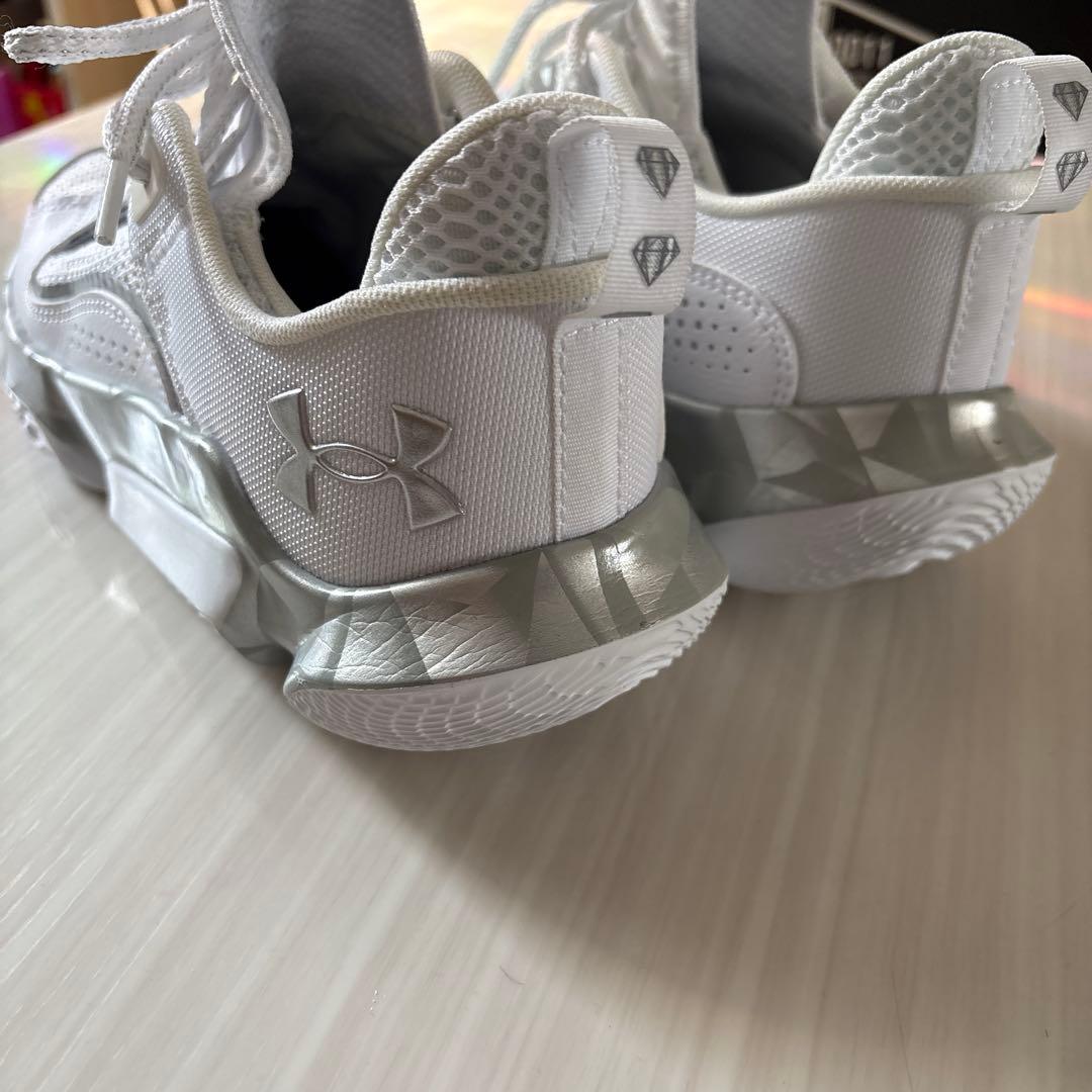 Under Armour HOVR ホワイト シューズ