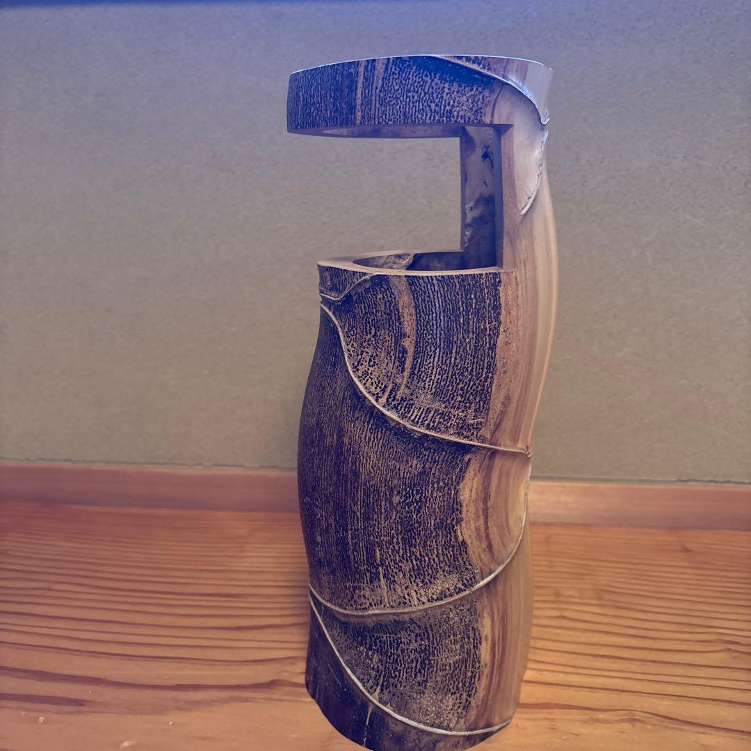 黒田正玄造、胡麻竹製曲線花入れ 裏千家鵬雲斎宗匠花押、箱書あり　 銘「花の友」