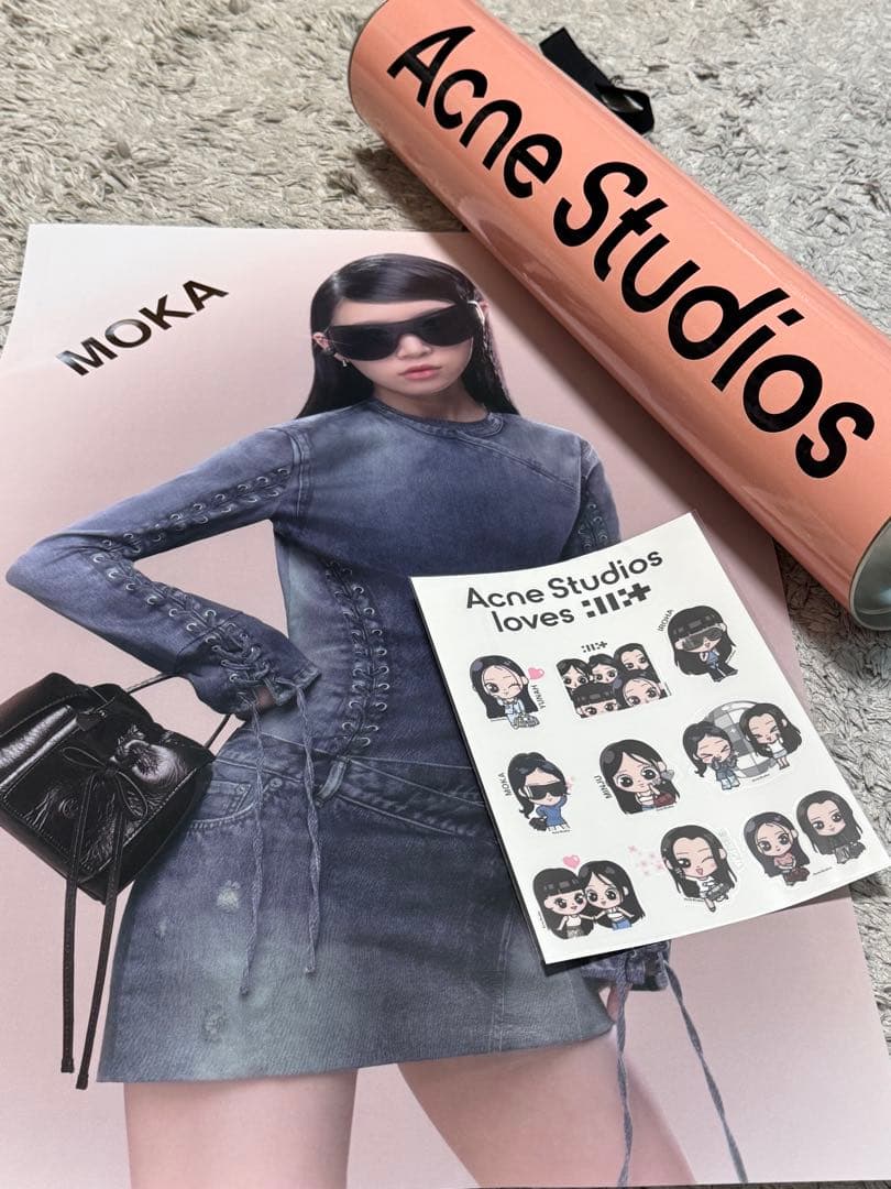 illit モカ ポスター 非売品　acne studios アイリット アクネ
