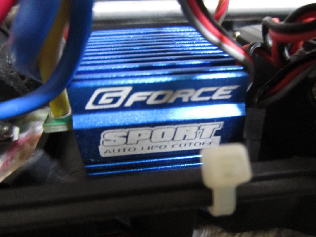 ヴォル　Yokomoって書いてあるラジコンカー　機械とかカバー付いてます