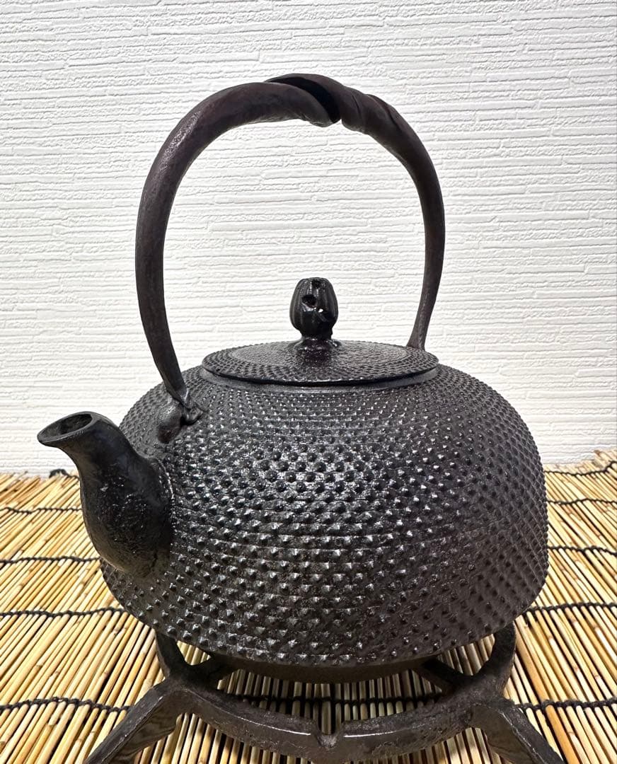 南部釜師　初代緑山　河村 常次郎作　１２型アラレ　南部鉄瓶　かず様売約済み