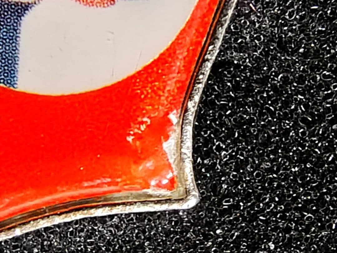 北朝鮮 金日成 肖像徽章 バッジ　(瑕疵あり実物中古品)