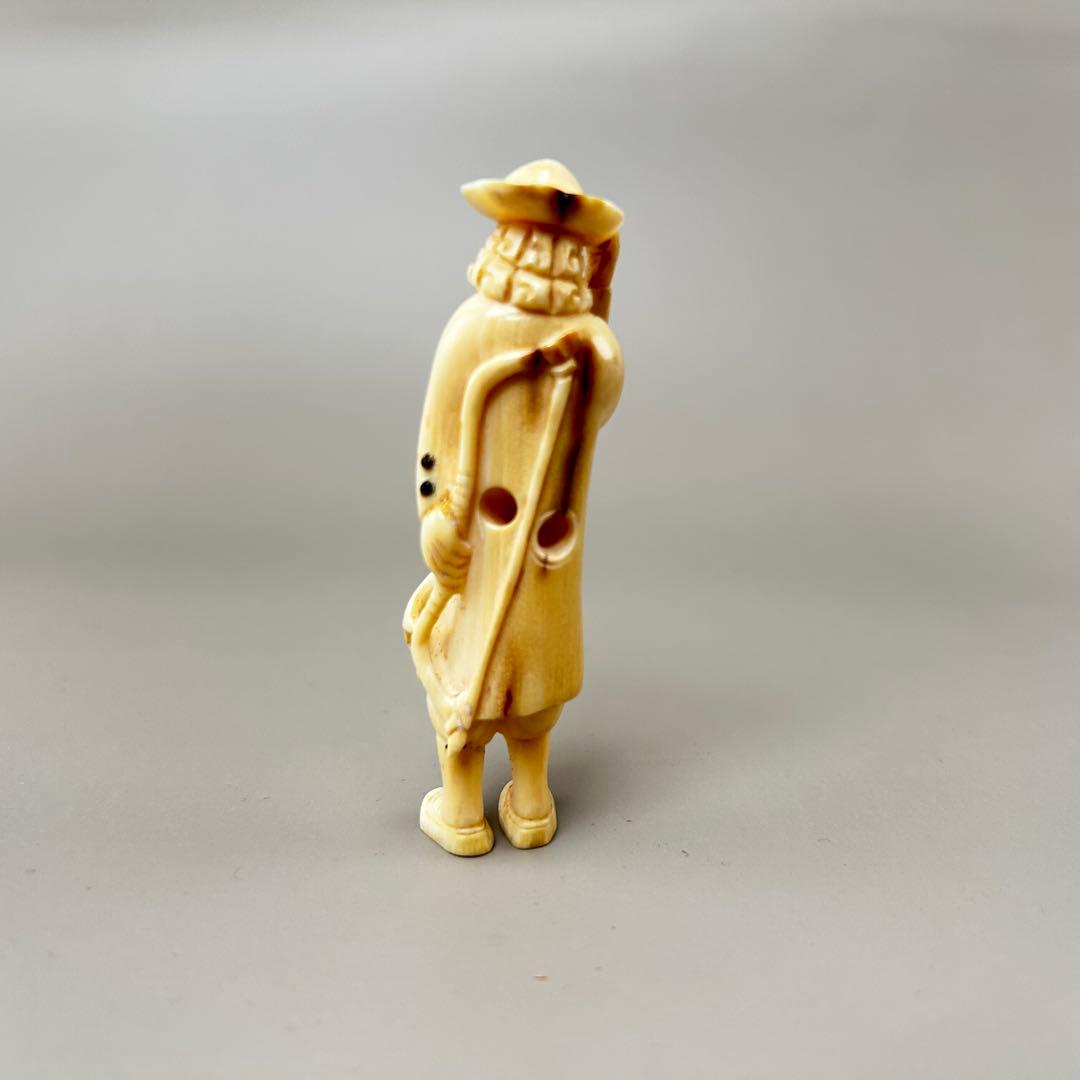 男性の彫刻極上　根付　天然素材アンティーク骨董　飾り物古美術置物細密細工