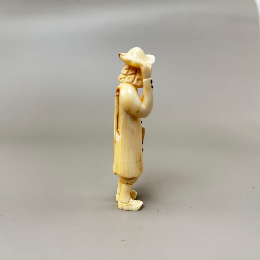 男性の彫刻極上　根付　天然素材アンティーク骨董　飾り物古美術置物細密細工