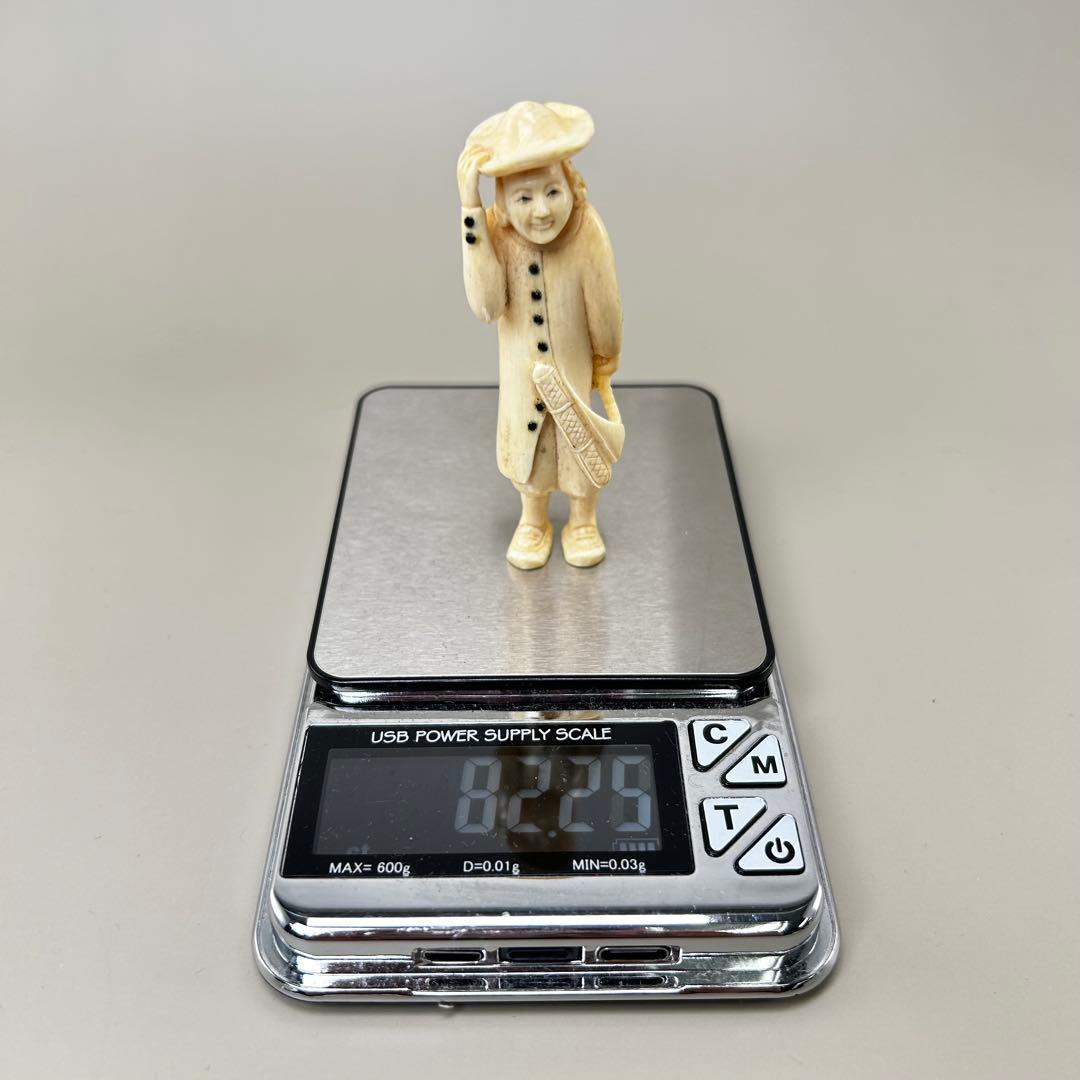 男性の彫刻極上　根付　天然素材アンティーク骨董　飾り物古美術置物細密細工