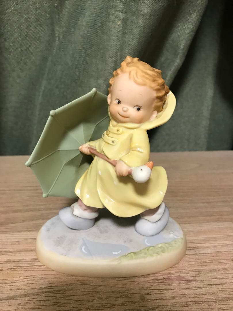 マーベルルーシーアトウェル　置き物