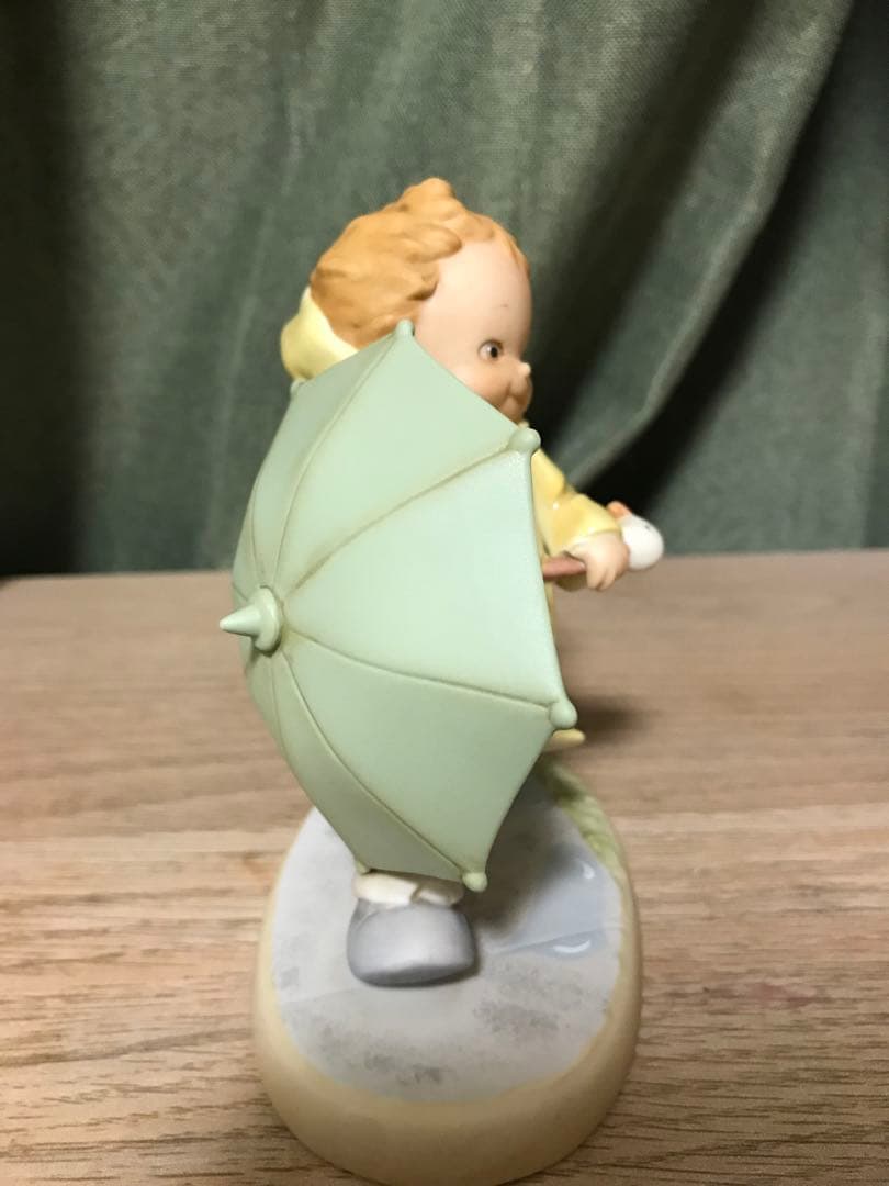 マーベルルーシーアトウェル　置き物