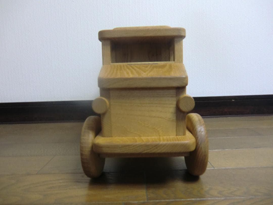 243新品・未使用　木のおもちゃ　手作り木製自動車 トラック　木製玩具　乗用玩具