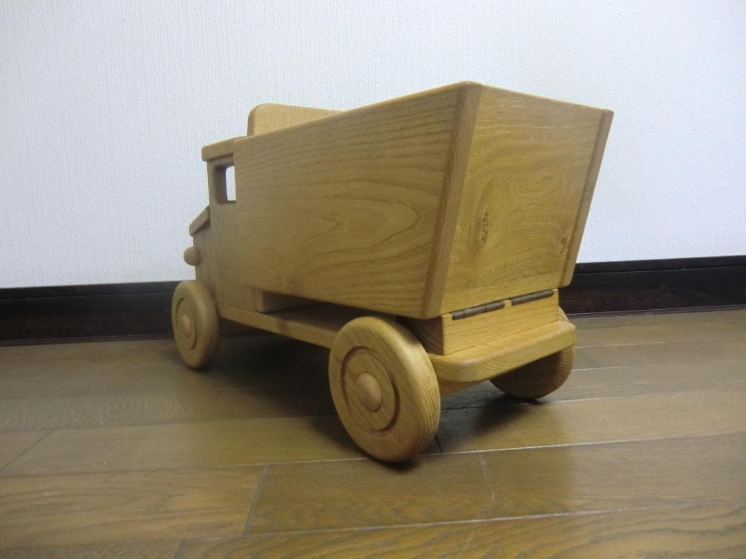 243新品・未使用　木のおもちゃ　手作り木製自動車 トラック　木製玩具　乗用玩具