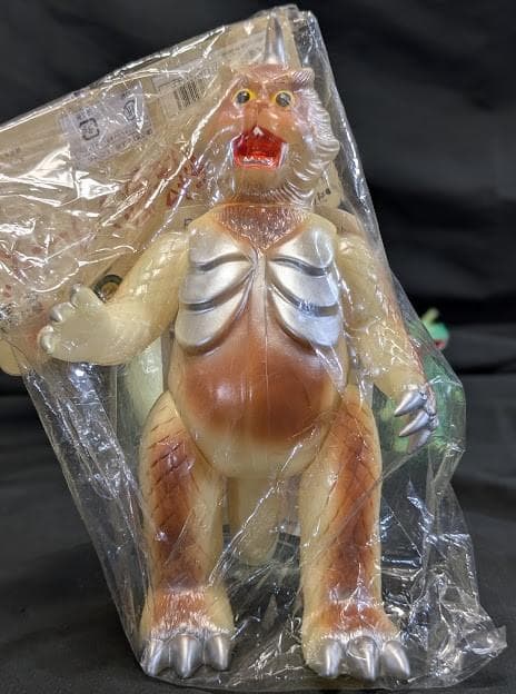 蓄光ゴメス＆ナメゴン（ブルマァク復刻）未開封ソフビ２体セット＋カネゴン蓄光ミニ