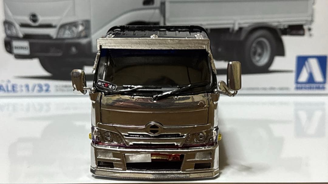 楽プラ　デコトラ　デュトロ　平ボディ　アオシマプラモデル完成品　ケース付き