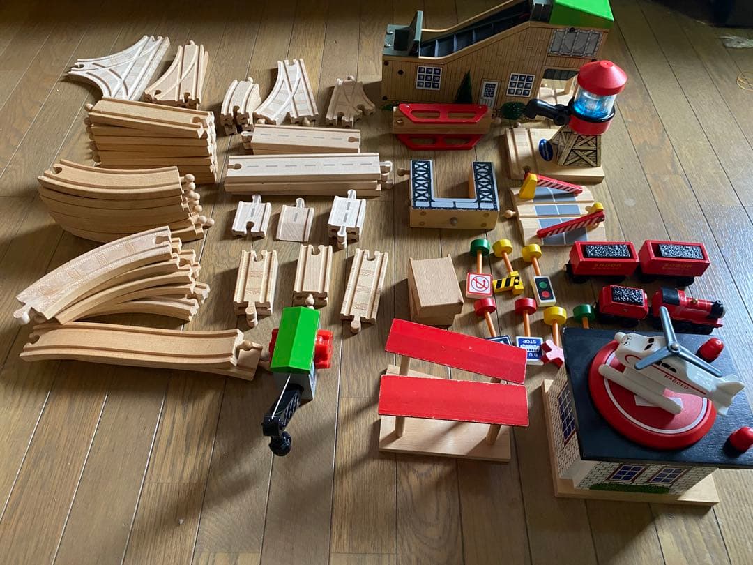 木製おもちゃ　トーマス達　ホスピタル　レール、飛行機、まとめ売り