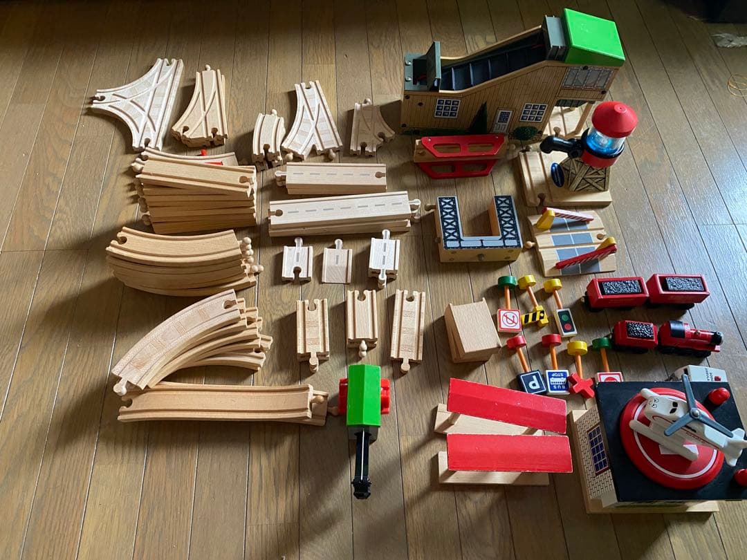 木製おもちゃ　トーマス達　ホスピタル　レール、飛行機、まとめ売り