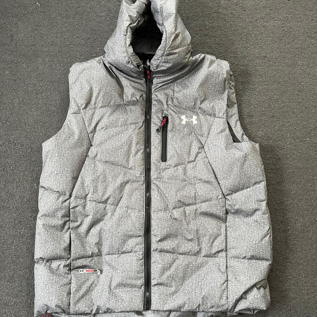 アンダーアーマー　ダウンベスト