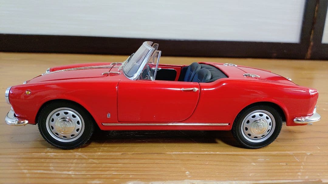 1/18　ミニカー　RICKO　アルファロメオ　ジュリエッタ　スパイダー