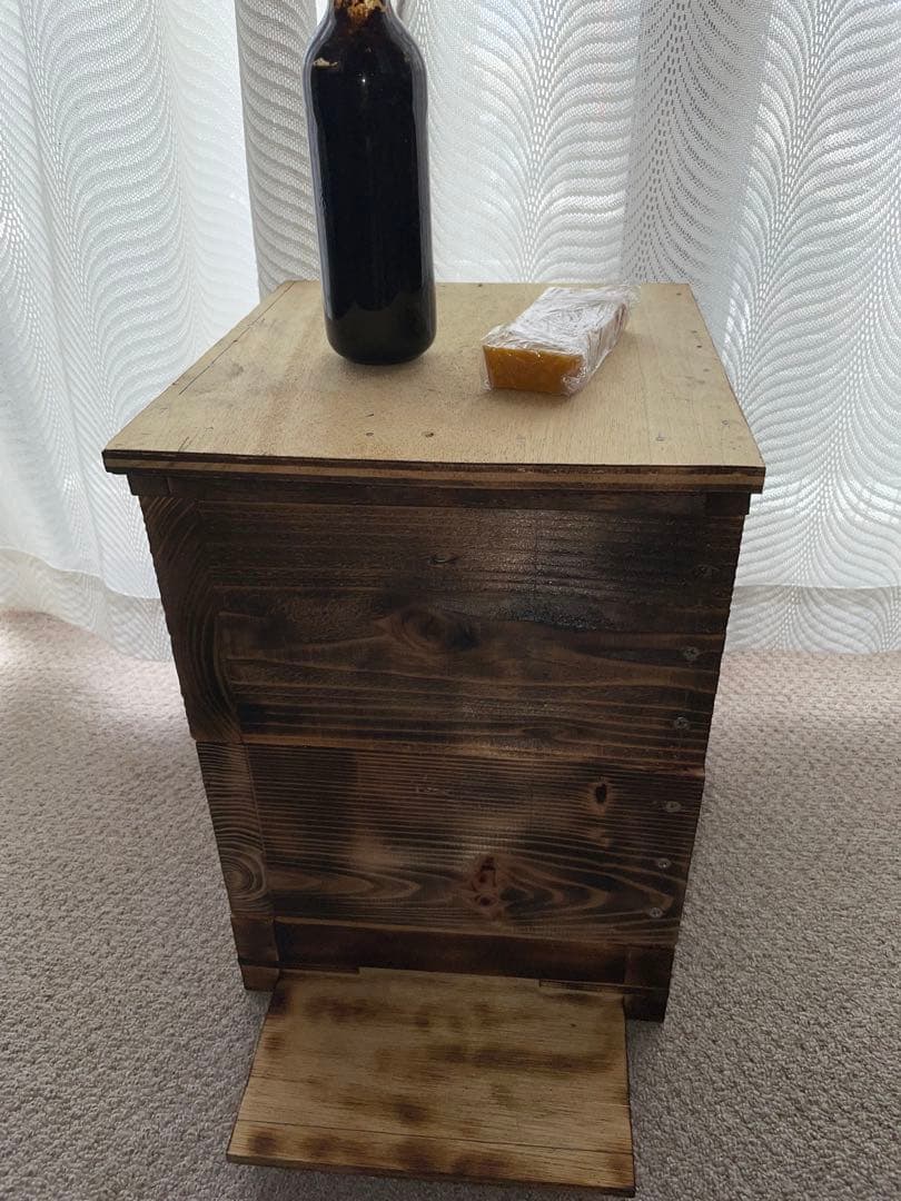 日本蜜蜂　巣箱