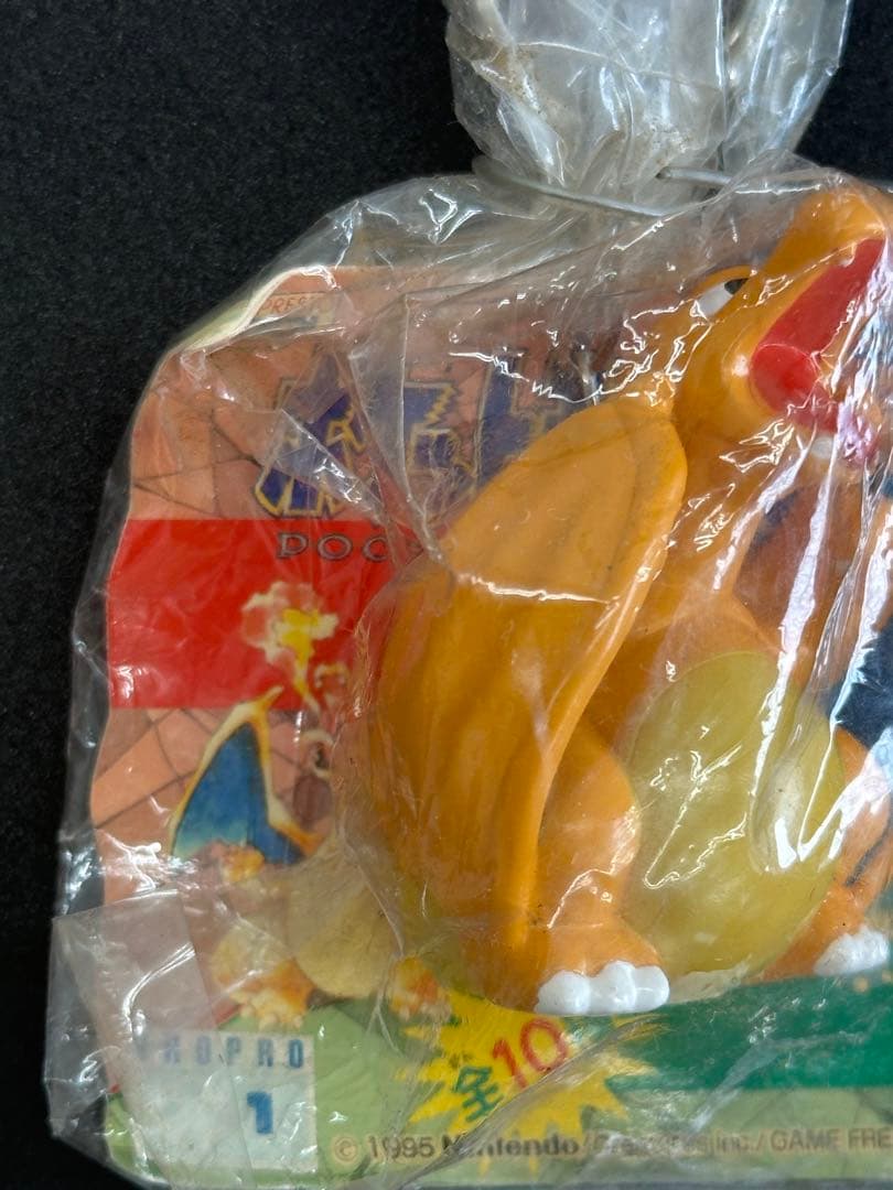 【初期】ポケモン　リザードン　キーホルダー　バンプレスト