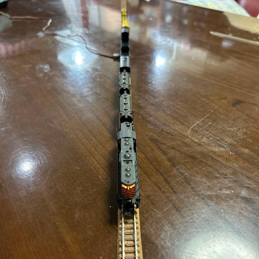 Nゲージ 外国車両（動力車両のみ）鉄道模型 ライト付き