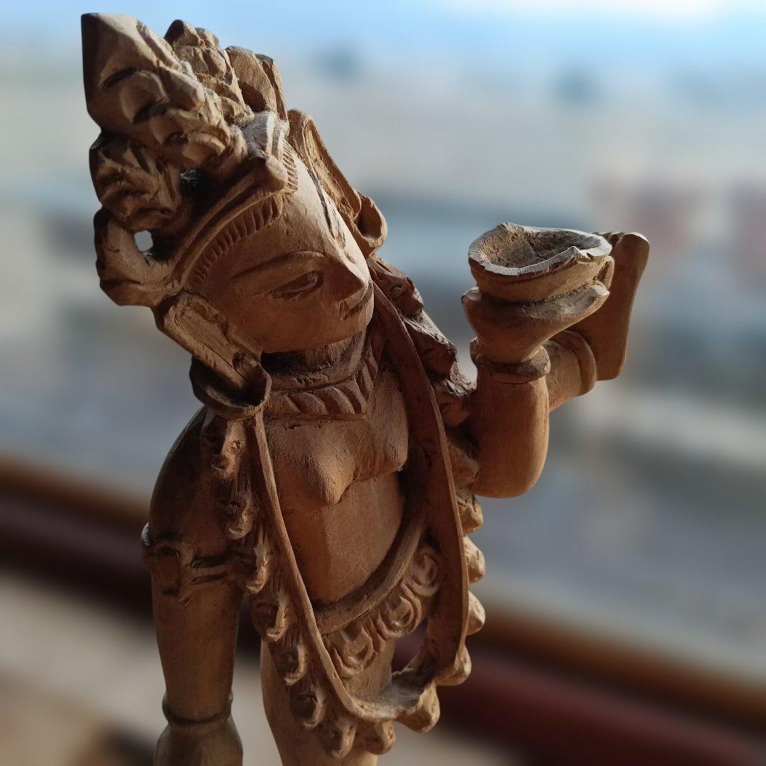 10.インドヒンズー教木製神像 約25センチcm 手に皿.極小品