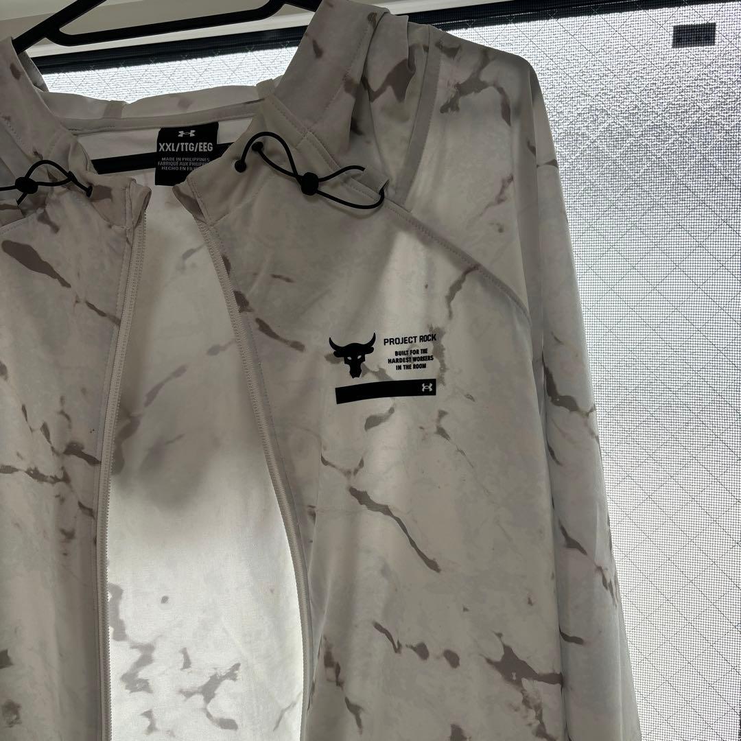 アンダーアーマー　パーカー