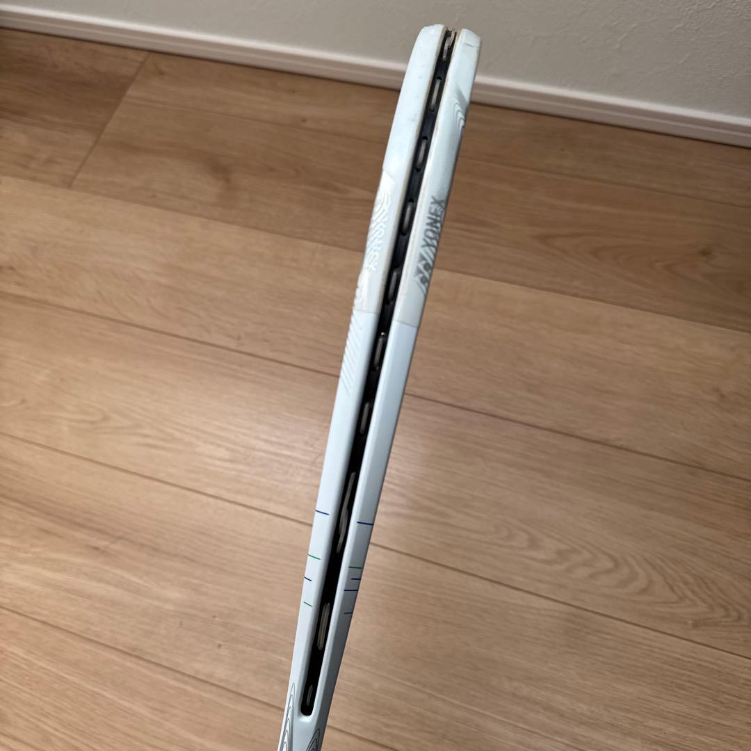 ヨネックス　ナノフォース8v 白