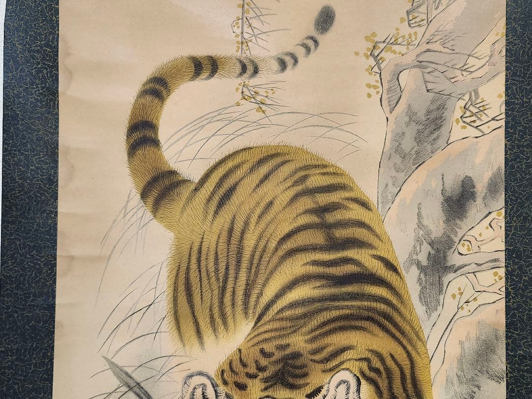 掛軸　虎図　翆岩　肉筆　日本画　掛け軸　開運　縁起物　インテリア　骨董品