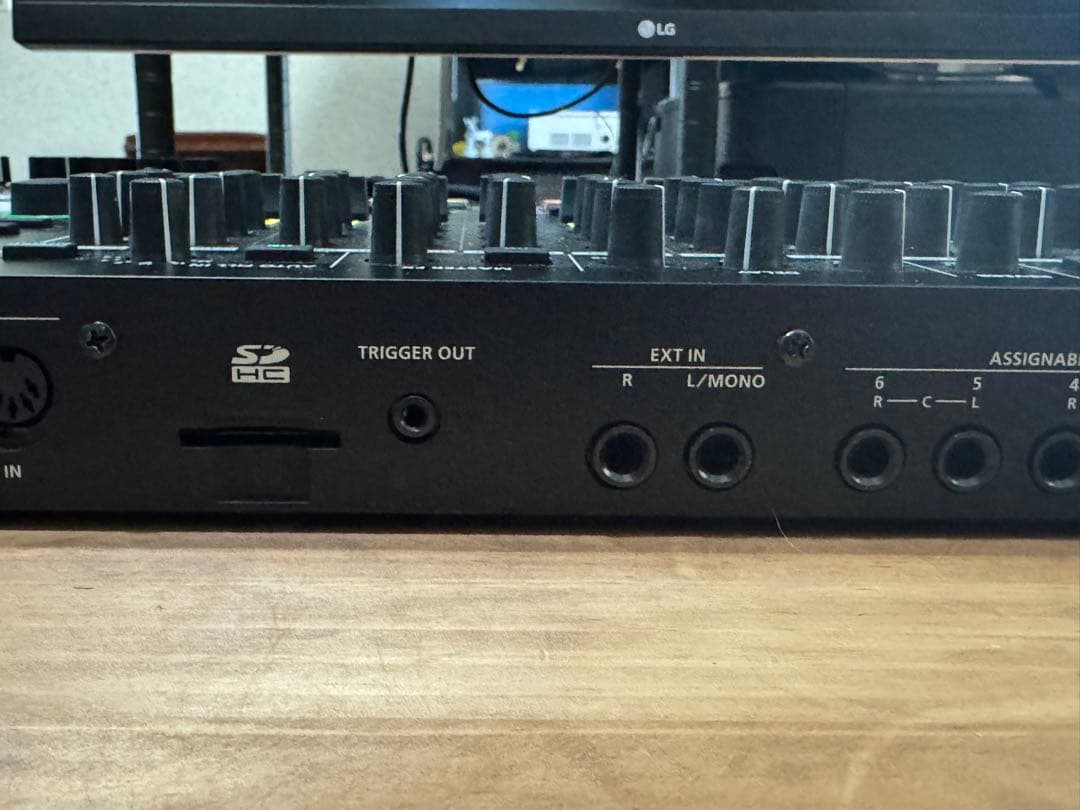 Roland　AIRA series TR-8S