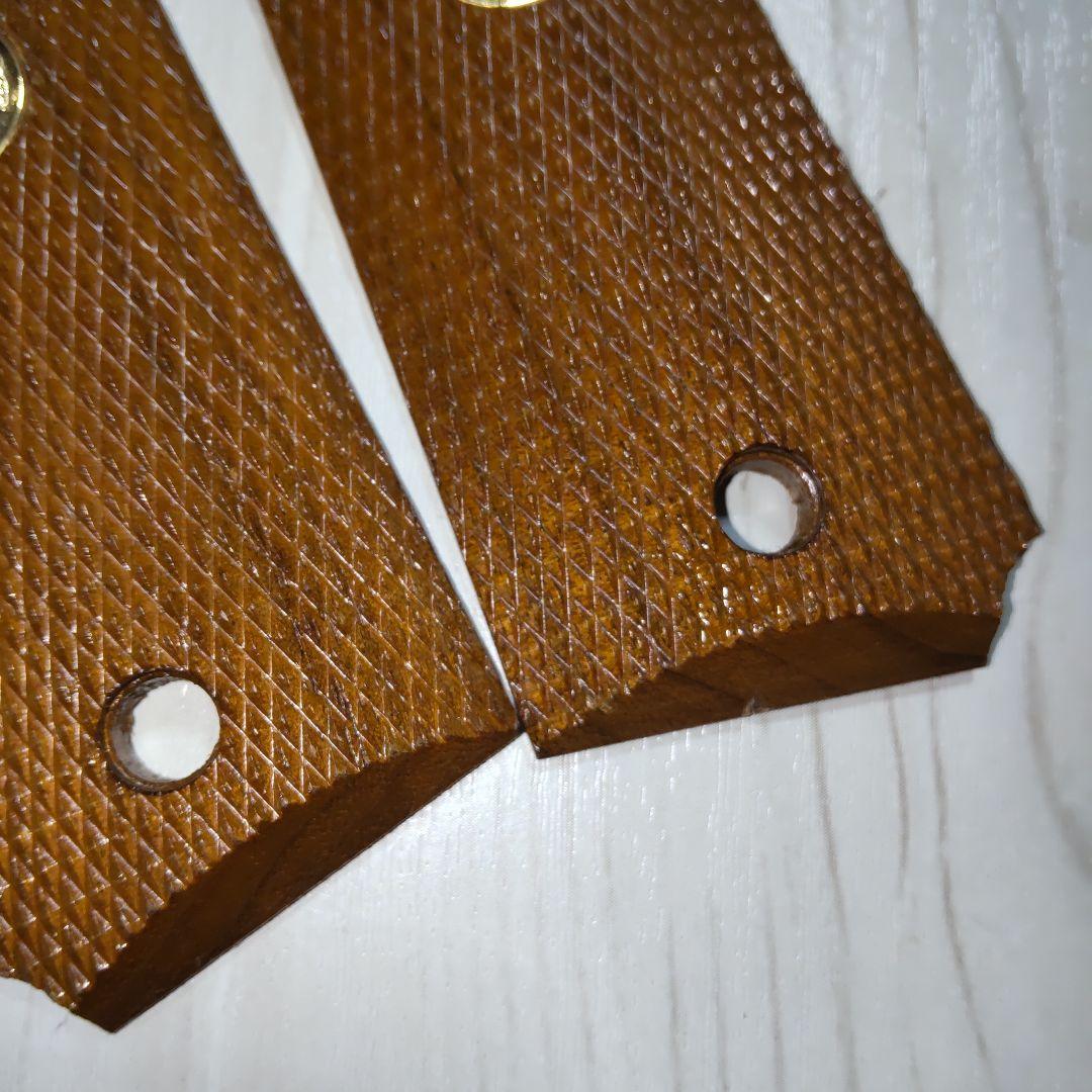 老舗 ヘレッツ社 ガバメントオフィサーズ用木製グリップ 中古扱い