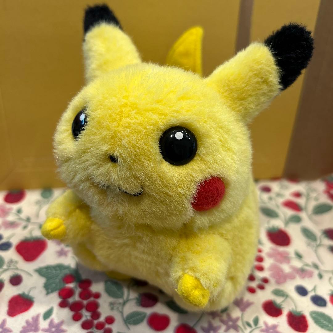 お顔ふわふわ　初期ピカチュウ　ぬいぐるみ　TOMY ポケモン