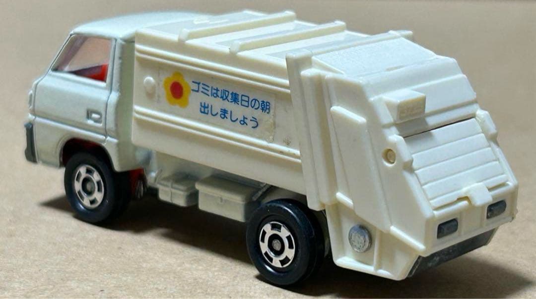 日本製 トミカ 三菱 キャンター 清掃車