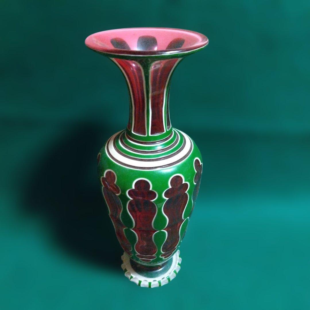 装飾的なガラス花瓶 緑と赤　ベネチアグラス　傷みはありません。