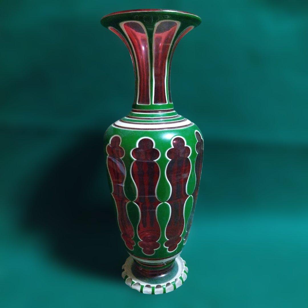 装飾的なガラス花瓶 緑と赤　ベネチアグラス　傷みはありません。