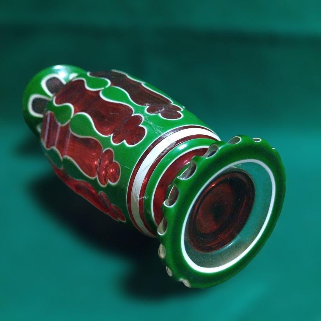 装飾的なガラス花瓶 緑と赤　ベネチアグラス　傷みはありません。