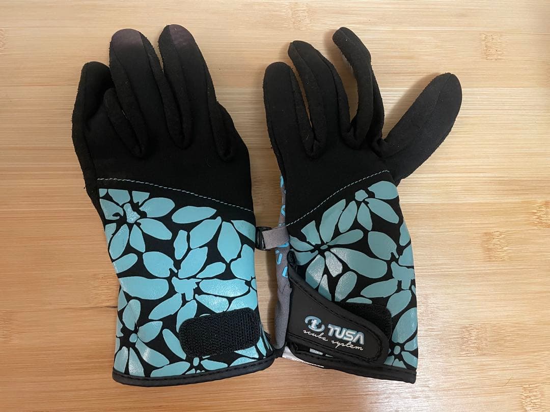 定価7〜8万　バイアームス　ウェットスーツ