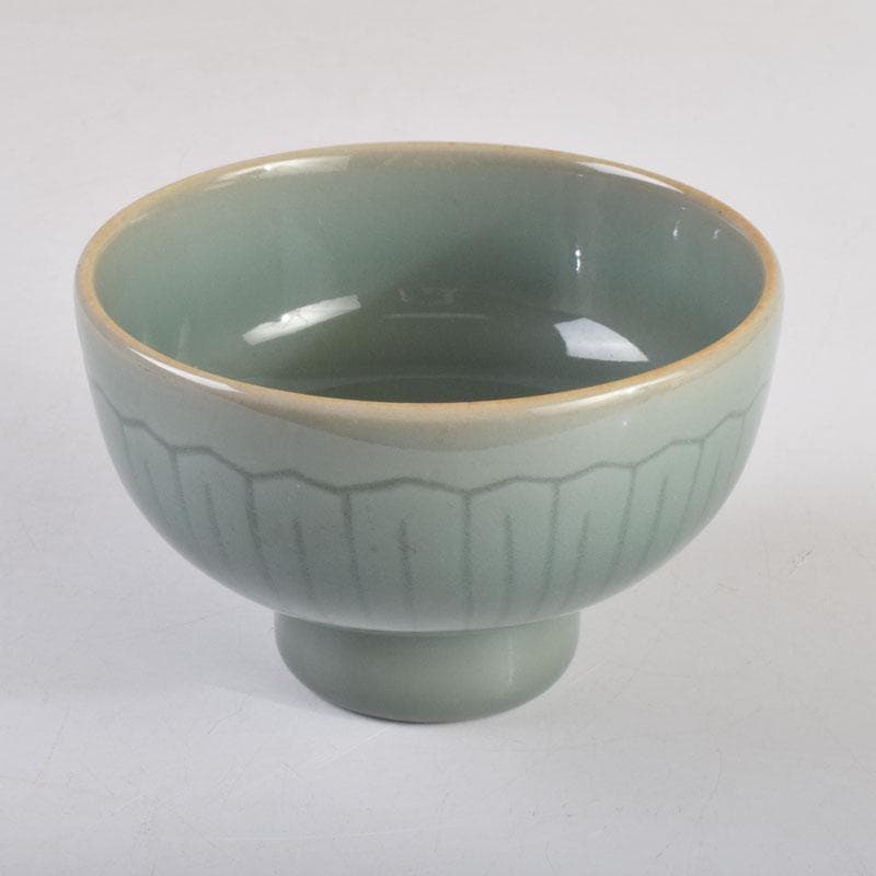 中国　龍泉窯　青磁人形手　刻寿字蓮弁文碗　V　8827