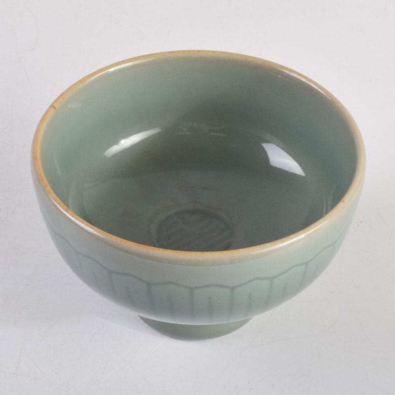 中国　龍泉窯　青磁人形手　刻寿字蓮弁文碗　V　8827