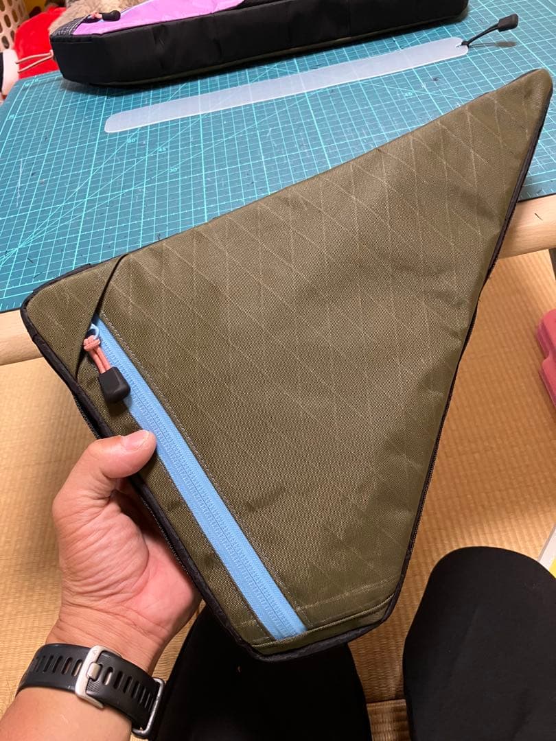 ハンドメイド　上下分割式フルフレームバッグ　X-PAC オリーブ　マルベリー