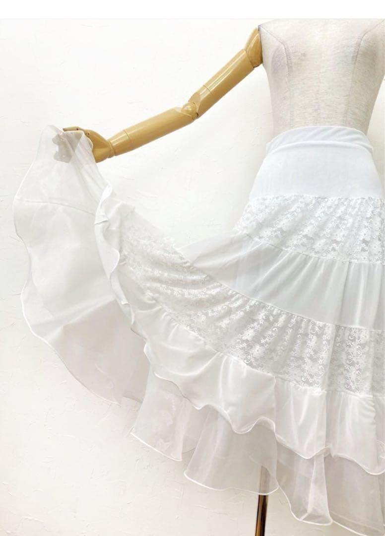 【ふわふわ】新品　レースがかわいい　白　ティアードスカート　ｍ060