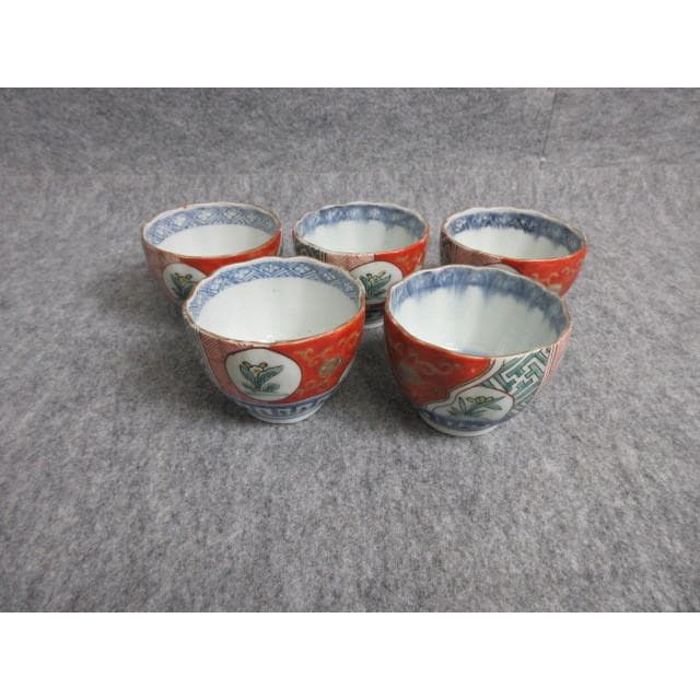 伊万里色絵唐草文に花図輪花縁猪口5個 [B28108]