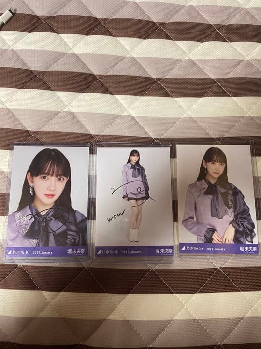 堀未央奈　2021January ヨリ、ヒキ　直筆サイン