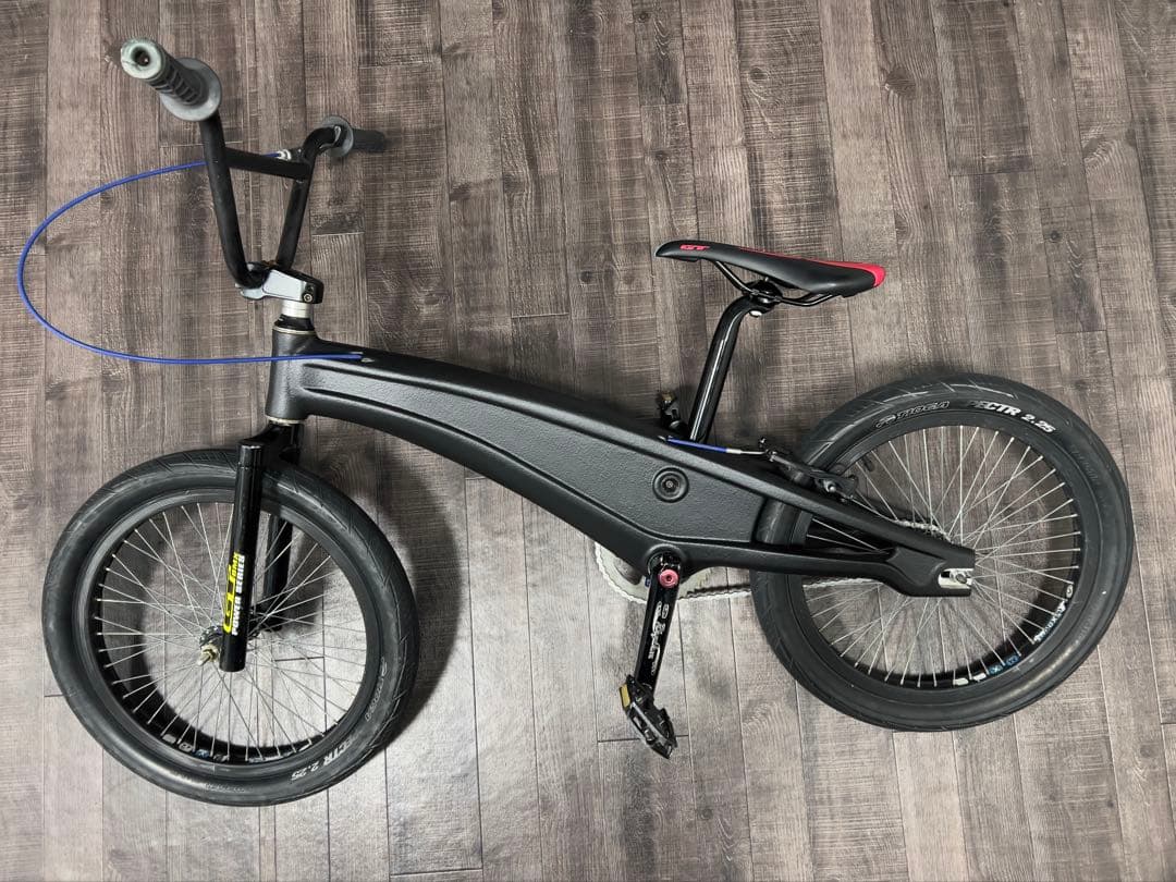BMXバイク GT ULTRA BOX カーボン 20インチ ブラック