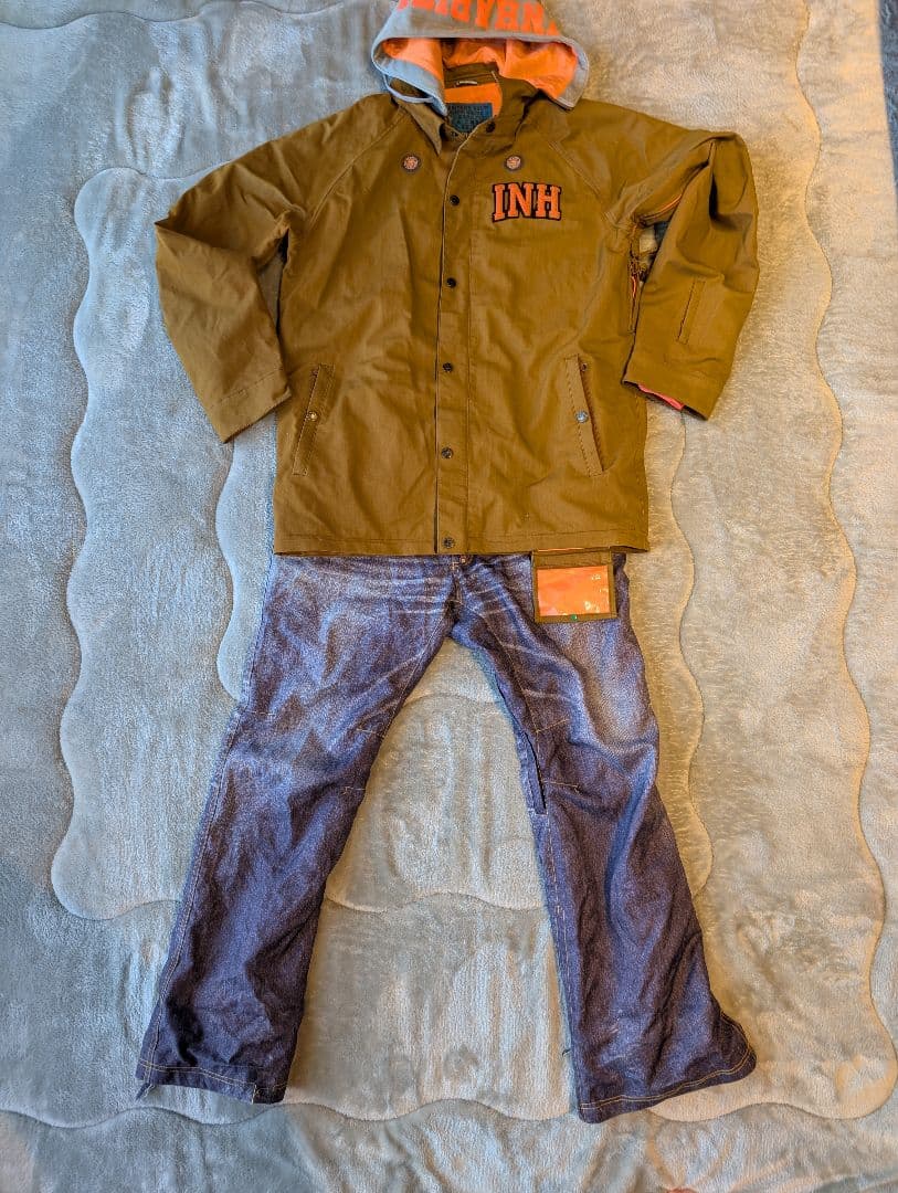 カーキ色 フード付きウェア　スノーボードウェア上下セット