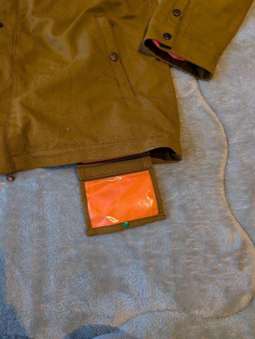 カーキ色 フード付きウェア　スノーボードウェア上下セット