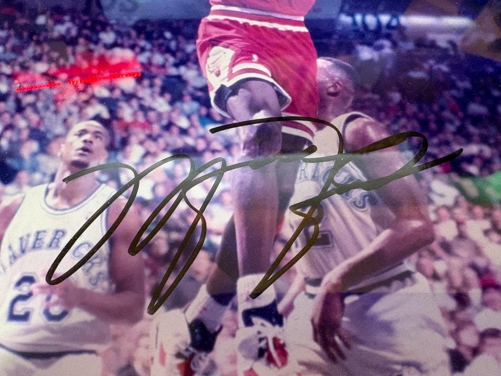 マイケル・ジョーダン　直筆サイン入り額装写真