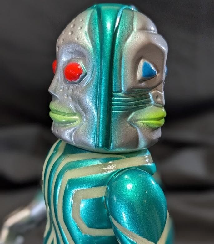 三面怪人 ダダ（Ｍ１号）三面バージョン ソフビフィギュア 蓄光カスタムペイント