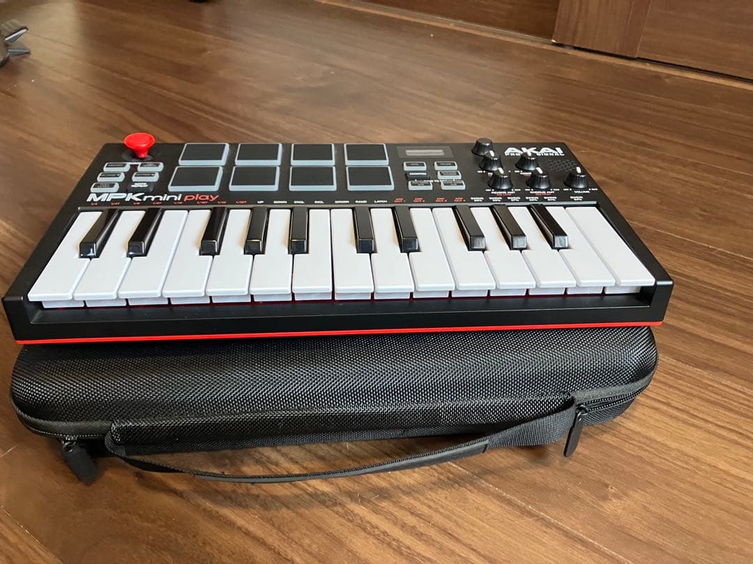 AKAI MPK Mini Play 本体と専用保護ケースのセット